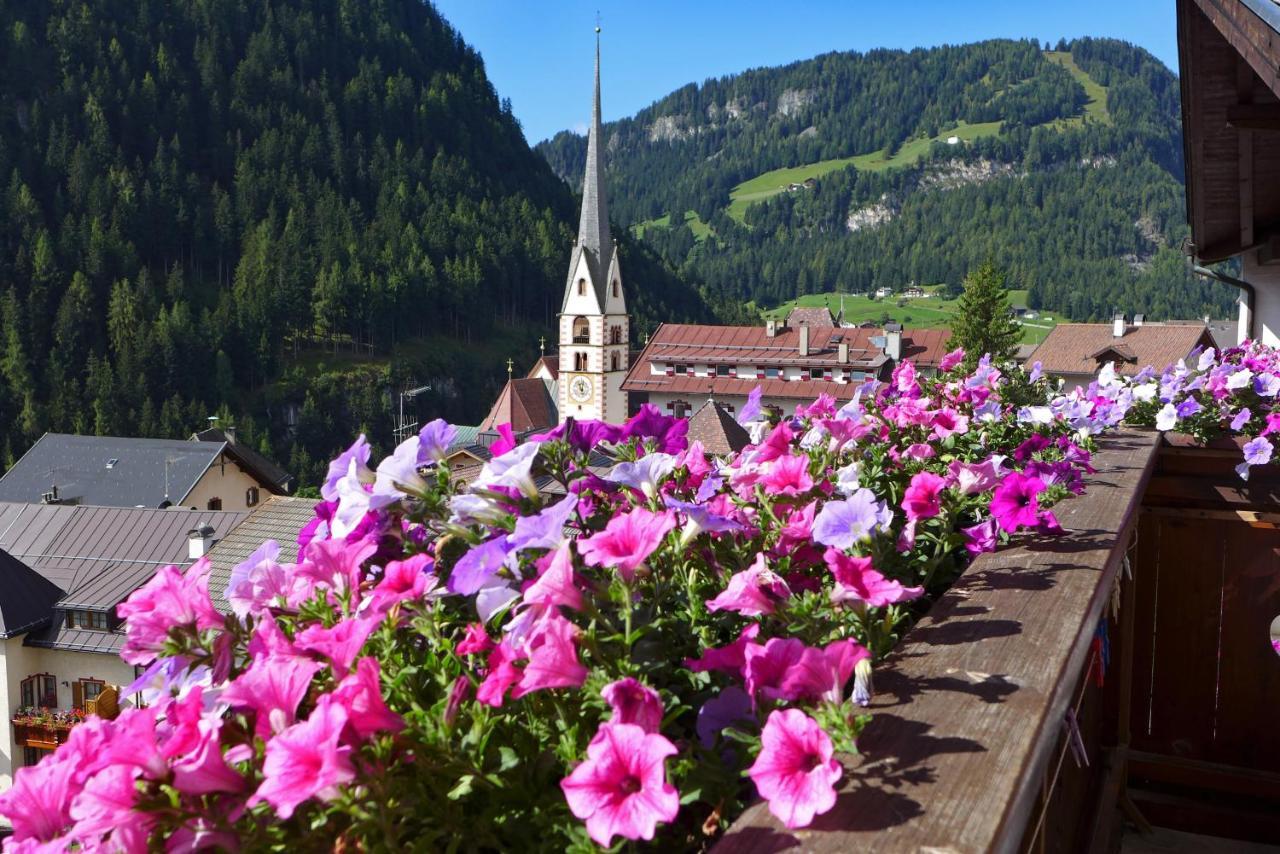 Garni Cir Hotell Santa Cristina Val Gardena Exteriör bild