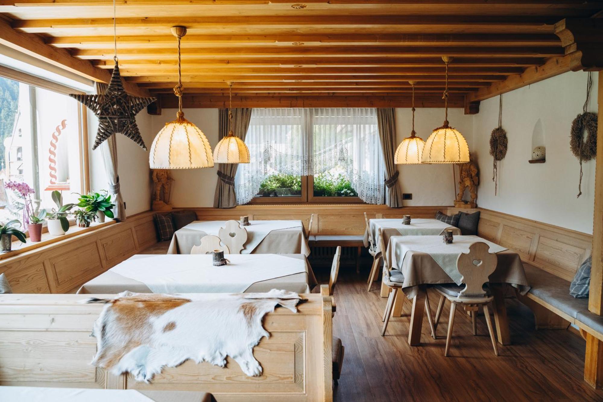 Garni Cir Hotell Santa Cristina Val Gardena Exteriör bild